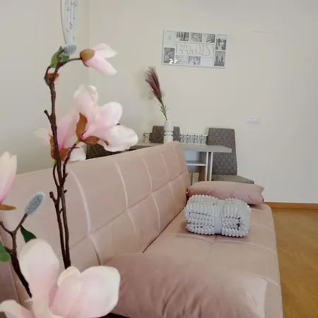 El Olmo Apartment