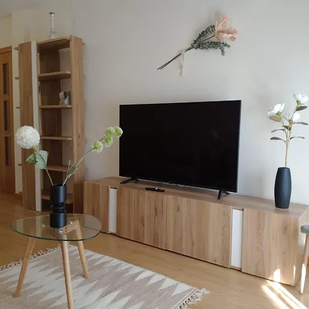 El Olmo Apartment
